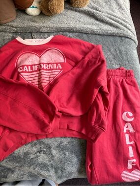 California Heart Graphic Sweatshirt and Sweatpants Set - Red